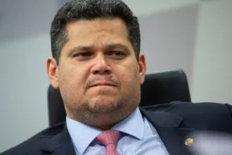 PF cita gestão fraudulenta e diz que aliado de Alcolumbre destinou dinheiro ao Master sem exigir documentos