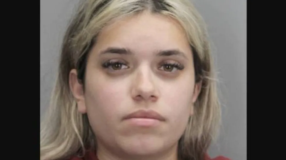 Babá brasileira é condenada a 10 anos de prisão por envolvimento em assassinato nos EUA