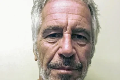 Jeffrey Epstein era supostamente um espião israelense, diz fonte do FBI