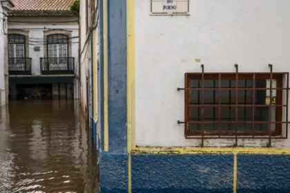 Portugal tem 35 mil imóveis sem energia 13 dias após passagem de tempestade