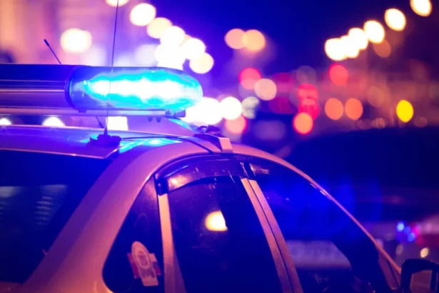 Motorista acelera, porta do carro abre e criança cai no meio de avenida em Sorocaba