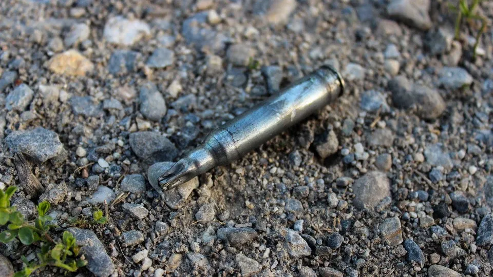 Assaltantes explodem carro-forte e trocam tiros com a polícia na Itália