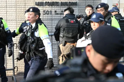 Veja reações à condenação de símbolo pró-democracia em Hong Kong