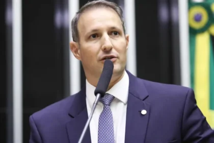 Aliados de Derrite são exonerados da cúpula da PM de SP