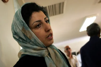 Tribunal do Irã condena Nobel da Paz a mais sete anos e meio de prisão