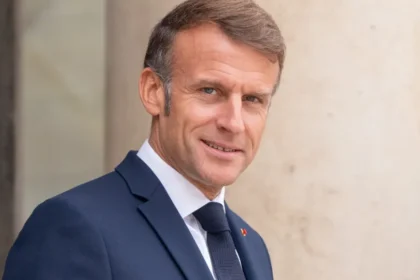 Macron defende inelegibilidade de políticos antissemitas na França