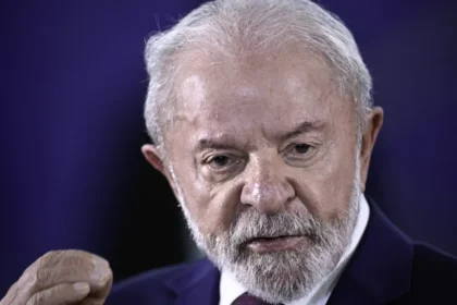 Lula empata com Flávio, Michelle e Tarcísio no segundo turno, diz pesquisa Meio Ideia