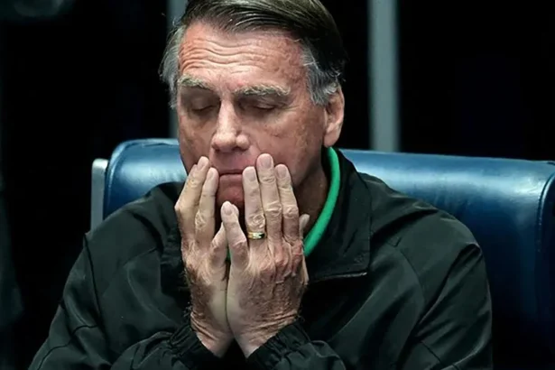 STM recebe pedido de expulsão de Bolsonaro e militares condenados por trama golpista