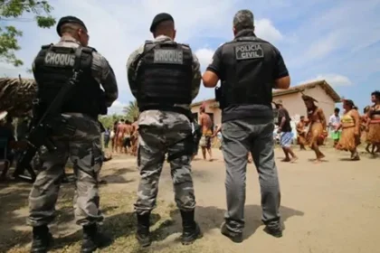 Vereador avança com carro contra indígena em bloqueio de via no Pará