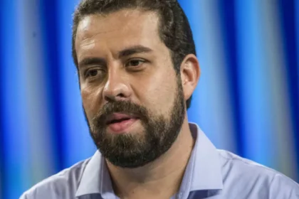 Justiça condena Marçal a indenizar Boulos em R$ 100 mil por falsas acusações de uso de cocaína