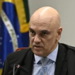 Moraes reduz pena e mantém prisão domiciliar de Roberto Jefferson