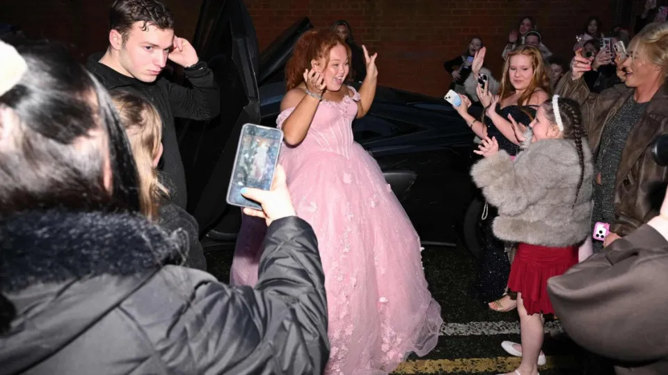 Aniversário de luxo de menina gera polêmica com cobrança de ingresso