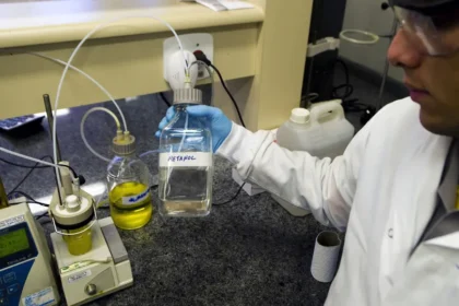 Carnaval: metanol em bebidas liga sinal de alerta nos estados