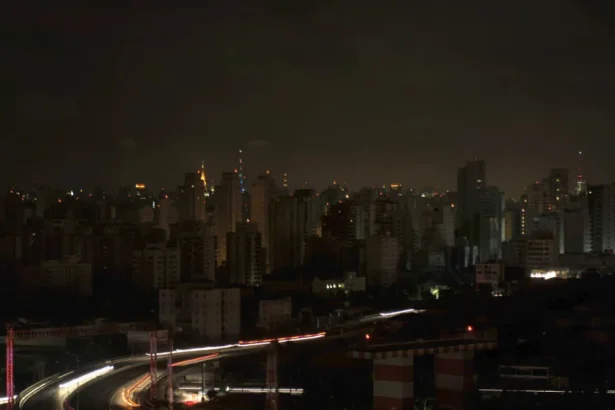 Apagão atinge região central de SP e deixa 19 mil sem luz; não há previsão de retorno