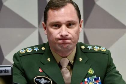 Exército autoriza aposentadoria do tenente-coronel Mauro Cid