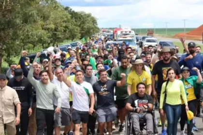 Direita cita Bíblia para responder a esquerda sobre raio em ato de Nikolas