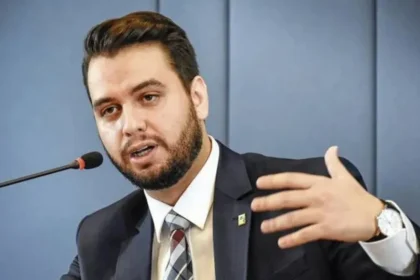 PGR defende manutenção da prisão de Filipe Martins por acesso a rede social