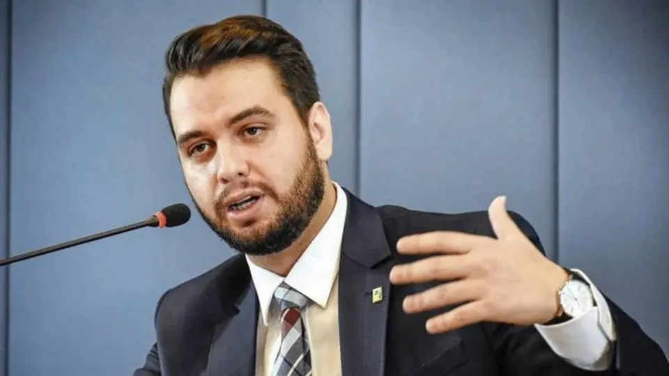 PGR defende manutenção da prisão de Filipe Martins por acesso a rede social