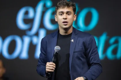 Nikolas Ferreira compartilha vídeo que atribui queda de raio em ato político à