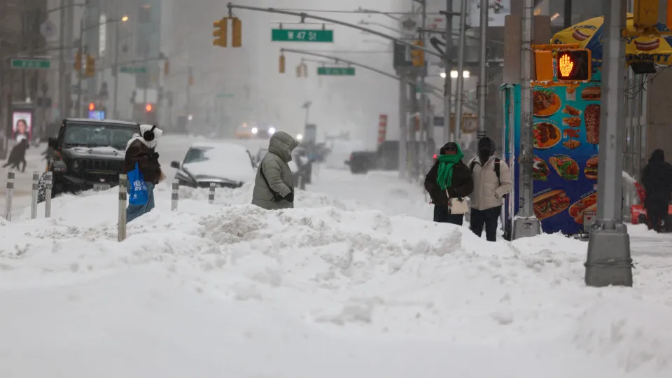 Frio extremo já deixa ao menos 13 mortos em Nova York
