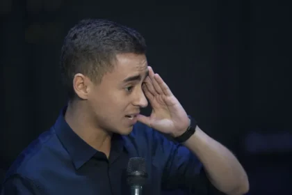 Caminhada de Nikolas tem proteção policial e assessora de plantão com pomada e Gatorade