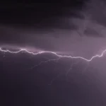 Homem morre após ser atingido por raio em praia do RS