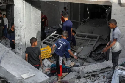 Palestinos recebem reabertura de Rafah com sentimentos mistos após mais de 2 anos de guerra