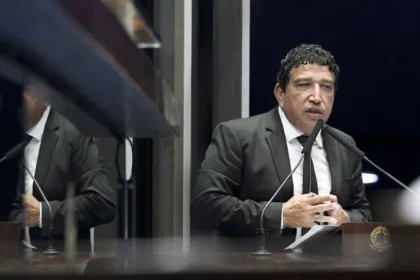 Magno Malta tenta visitar Bolsonaro, mas é impedido por falta de autorização do STF