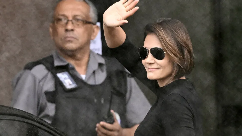Michelle cita Collor a Moraes, e aliados de Bolsonaro apostam em perícia para obter prisão domiciliar
