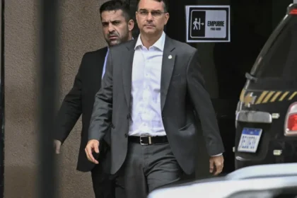 Flávio embarca para Israel em busca de alianças internacionais