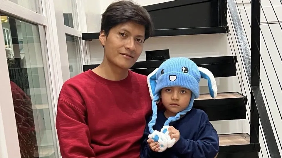 Criança de cinco anos detida pelo ICE e pai regressam a Minneapolis