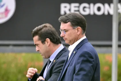 Valdemar diz que candidatura de Flávio Bolsonaro ao Planalto é