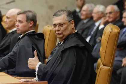 Ala do STF passa a defender domiciliar para Bolsonaro e vê ida à Papudinha como passo inicial