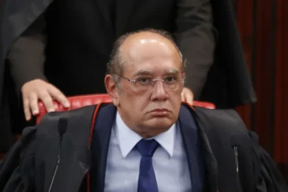 Gilmar Mendes nega habeas corpus com pedido de prisão domiciliar para Bolsonaro