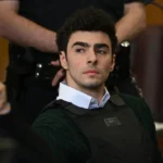 Homem finge ser do FBI para soltar Mangione e faz ameaça com garfo