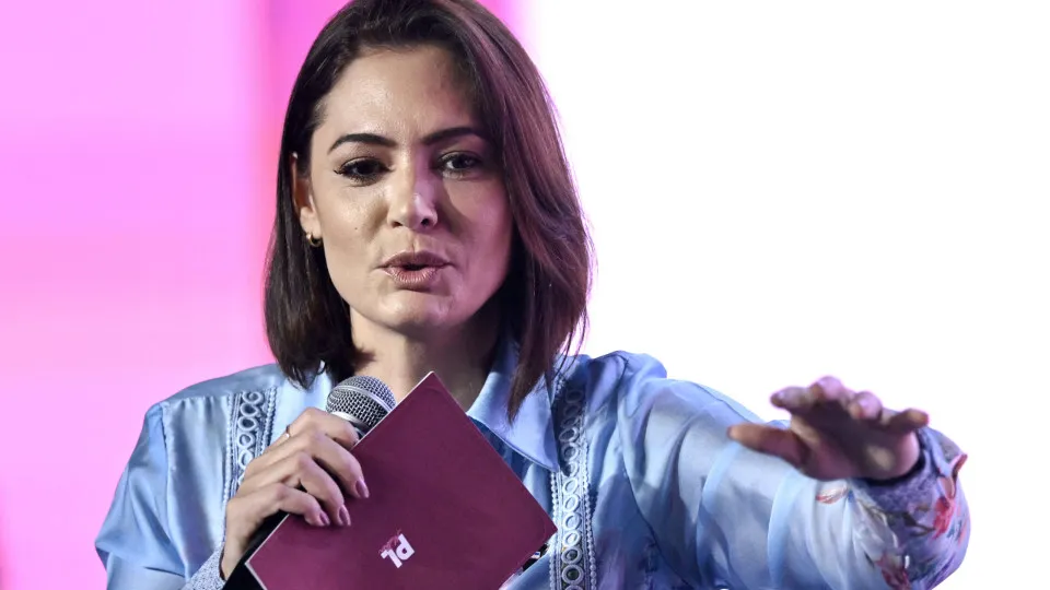 Michelle se reúne com Gilmar Mendes e pede prisão domiciliar para Bolsonaro