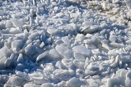 Três irmãos morrem após cair em lago congelado durante tempestade nos EUA