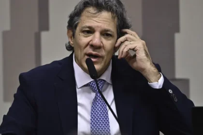 Haddad diz que vai ajudar na campanha de Lula, mas não quer ser coordenador