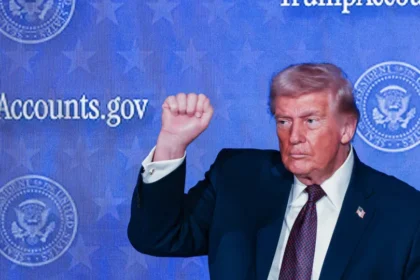 Trump avalia nova ofensiva contra o Irã após impasse nuclear