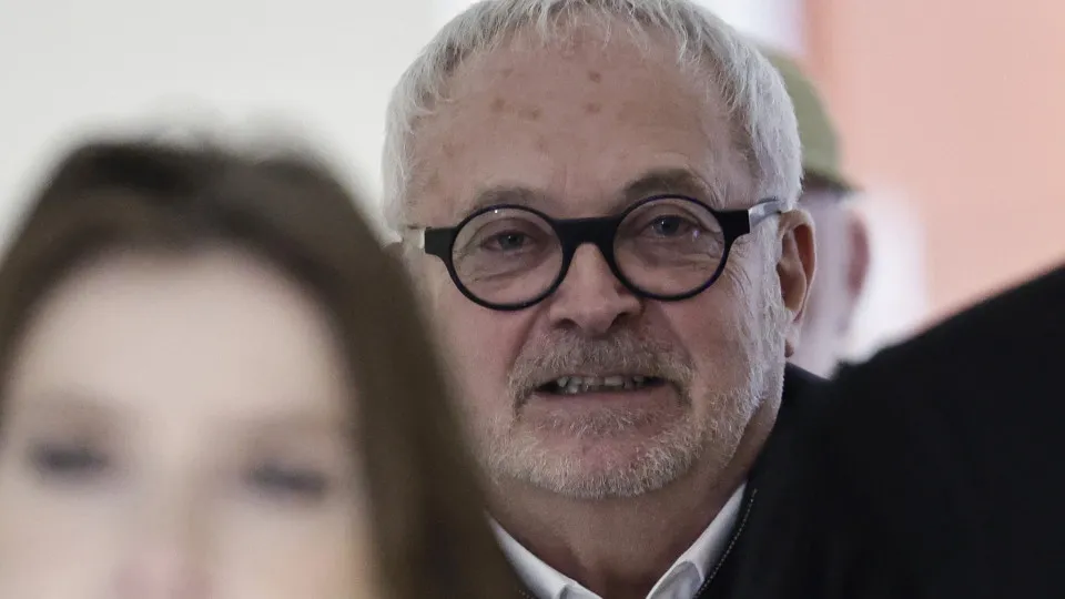 Ex-senador francês é condenado por dopar bebida de deputada