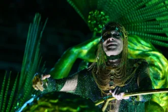 No Rio, 1ª noite de desfiles tem homenagem a Lula, Ney Matogrosso e tradições afro-indígenas