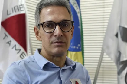 Zema nega ser vice de Flávio Bolsonaro e diz que seguirá como pré-candidato à Presidência