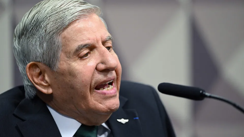 Moraes autoriza notificação pessoal de Augusto Heleno pela Comissão de Ética da Presidência