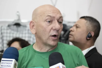 Luciano Hang processa Tuca Andrada por posts após incêndio em loja da Havan