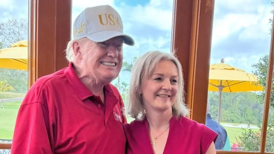 Ex-primeira-ministra britânica se encontra com Trump: