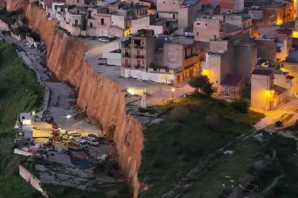 Tempestade coloca localidade da Sicília (literalmente) à beira do abismo