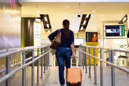 Entenda o que é downgrade em voos e quais os direitos dos passageiros