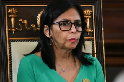 Chega de ordens dos EUA, diz líder interina da Venezuela