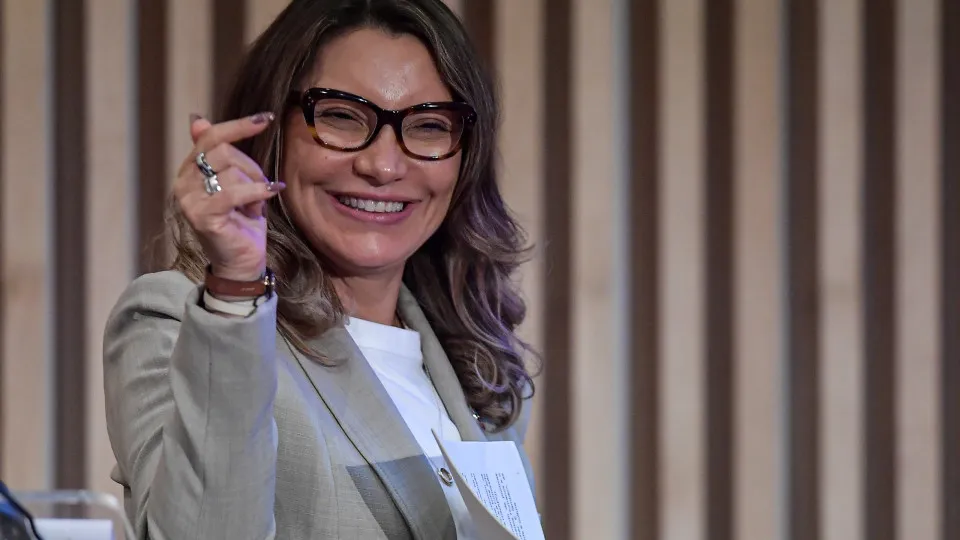 Janja diz que desistiu de desfilar para evitar perseguição a Lula e escola de samba