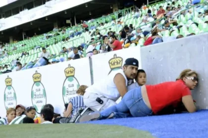 Ataque a tiros deixa 11 mortos em campo de futebol no México